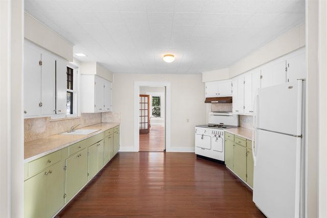 208 Summit Street, Schulenburg, TX 78956