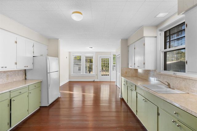 208 Summit Street, Schulenburg, TX 78956