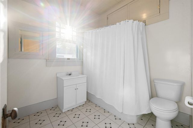 208 Summit Street, Schulenburg, TX 78956