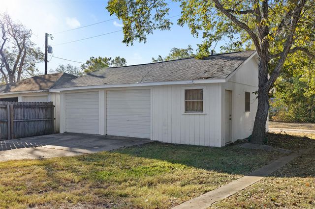 208 Summit Street, Schulenburg, TX 78956