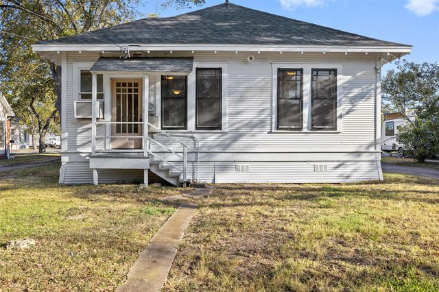 208 Summit Street, Schulenburg, TX 78956