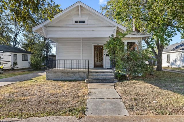 208 Summit Street, Schulenburg, TX 78956