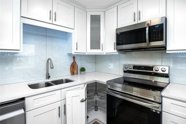 2359 FINLANDIA LANE 27, Clearwater, FL 33763