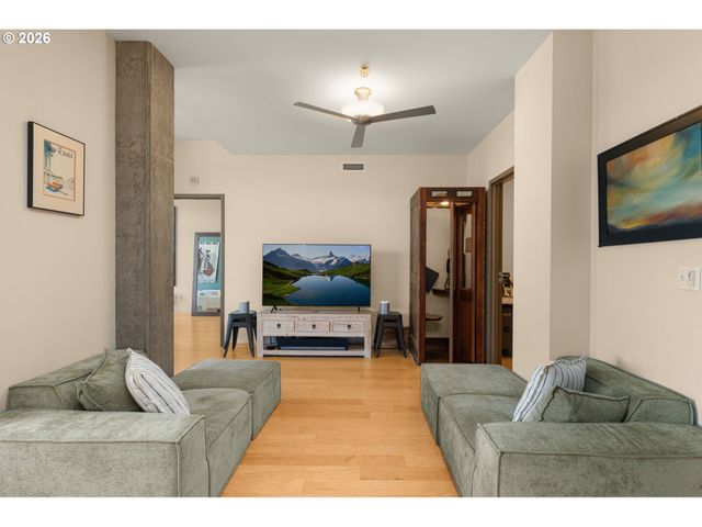 1221 Sw 10TH Ave 1706, Portland, OR 97205