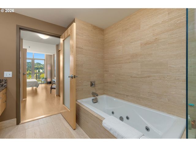 1221 Sw 10TH Ave 1706, Portland, OR 97205