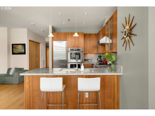 1221 Sw 10TH Ave 1706, Portland, OR 97205