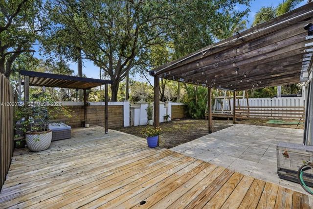 3464 51st St, Hollywood, FL 33312