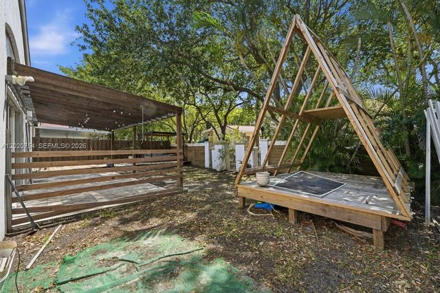 3464 51st St, Hollywood, FL 33312