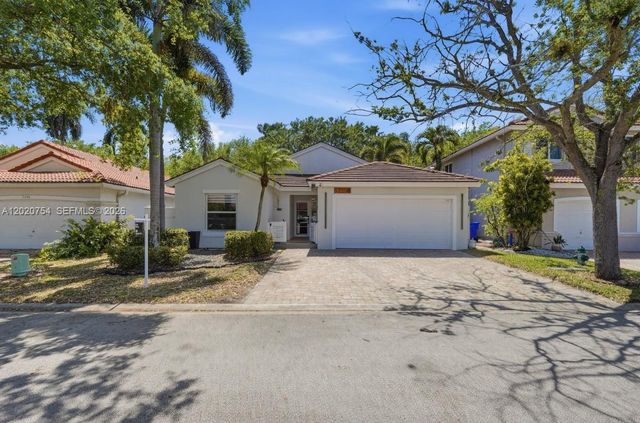 3464 51st St, Hollywood, FL 33312