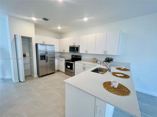 11925 SW 247th Terrace 11925, Homestead, FL 33032