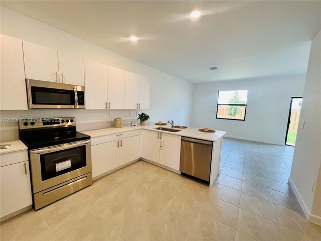 11925 SW 247th Terrace 11925, Homestead, FL 33032