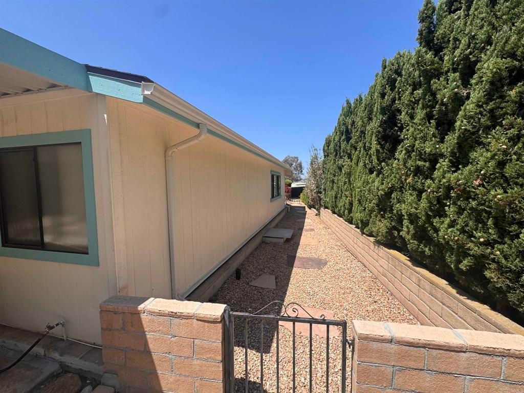 Image 28 of property listing at 2289 Bryant Drive, Carlsbad, CA 92008