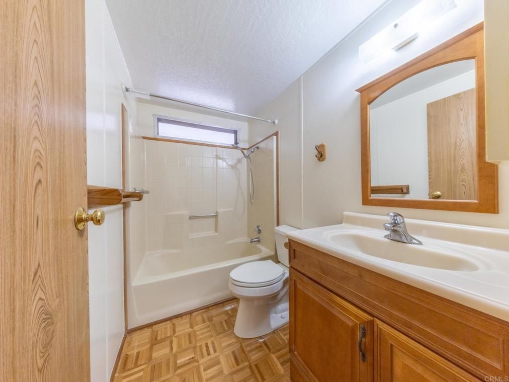 Image 9 of property listing at 2289 Bryant Drive, Carlsbad, CA 92008
