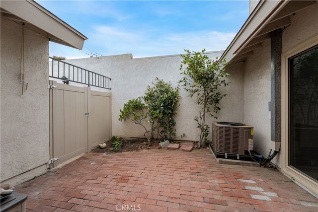 1074 E La Habra, La Habra, CA 90631