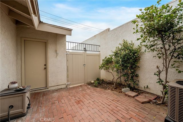 1074 E La Habra, La Habra, CA 90631
