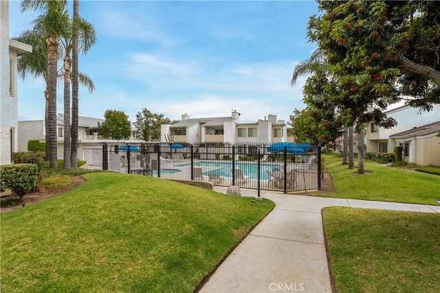 1074 E La Habra, La Habra, CA 90631