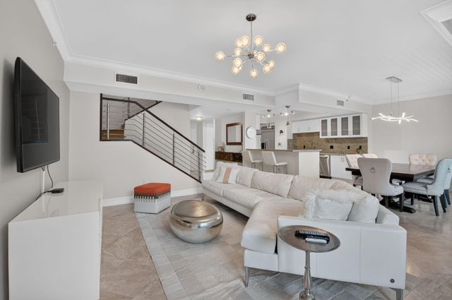 99 SE Mizner Boulevard Ph37, Boca Raton, FL 33432