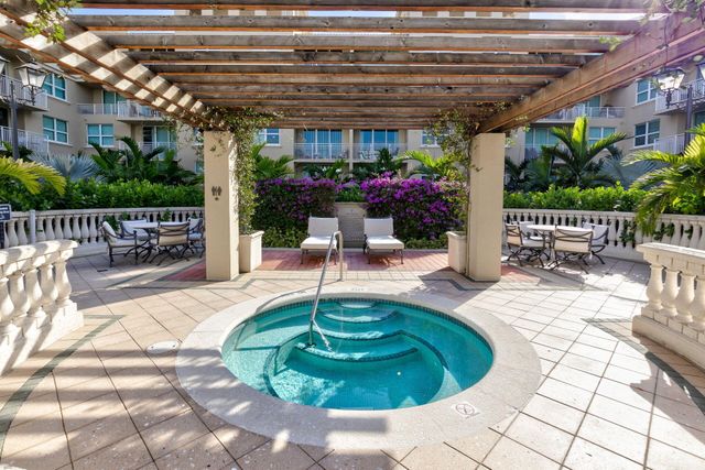 99 SE Mizner Boulevard Ph37, Boca Raton, FL 33432