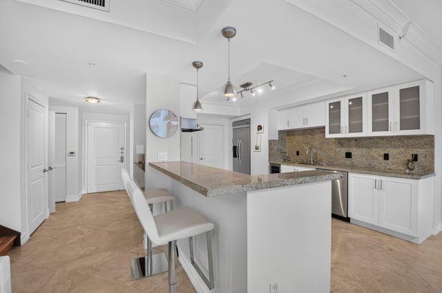 99 SE Mizner Boulevard Ph37, Boca Raton, FL 33432