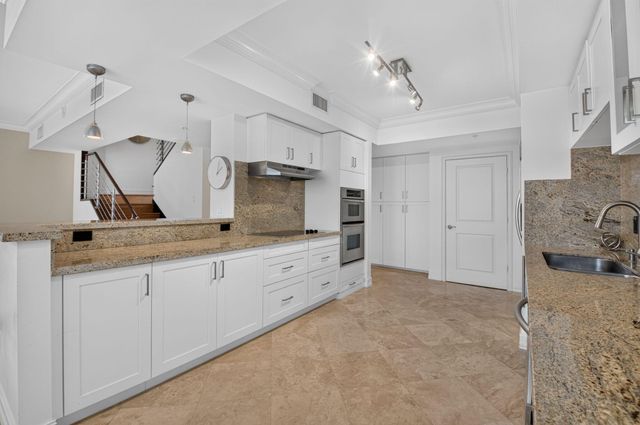99 SE Mizner Boulevard Ph37, Boca Raton, FL 33432