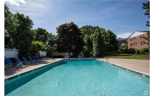 200 Bedford 10A, Woburn, MA 01801