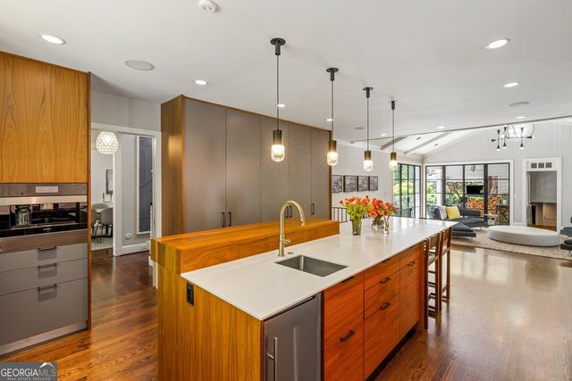 2890 Howell Mill Road, Atlanta, GA 30327