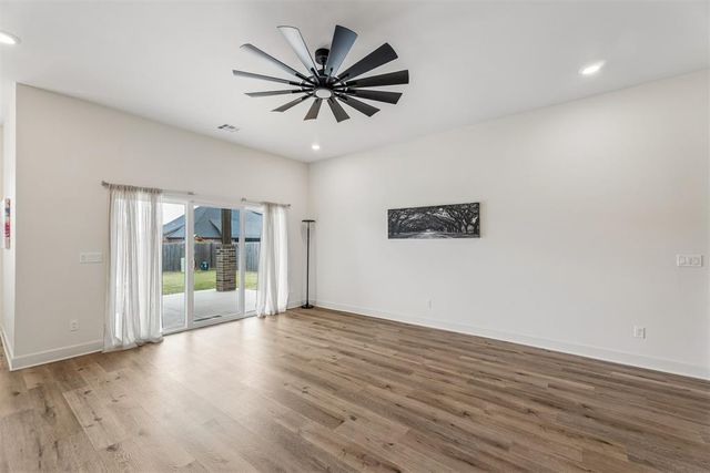 9305 Taggert Lane, Yukon, OK 73099