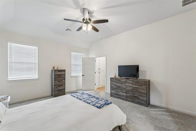 9305 Taggert Lane, Yukon, OK 73099