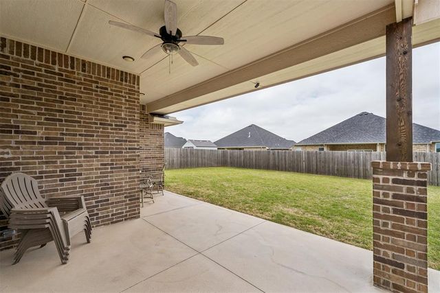 9305 Taggert Lane, Yukon, OK 73099