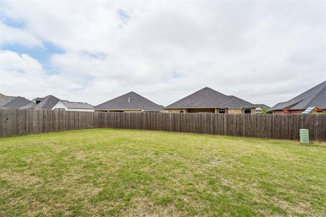9305 Taggert Lane, Yukon, OK 73099