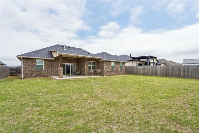 9305 Taggert Lane, Yukon, OK 73099