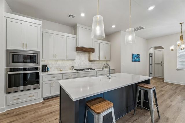 9305 Taggert Lane, Yukon, OK 73099