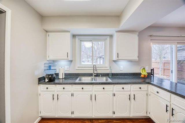 47185 Vanker Avenue, Shelby Twp, MI 48317