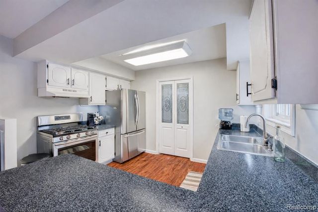 47185 Vanker Avenue, Shelby Twp, MI 48317