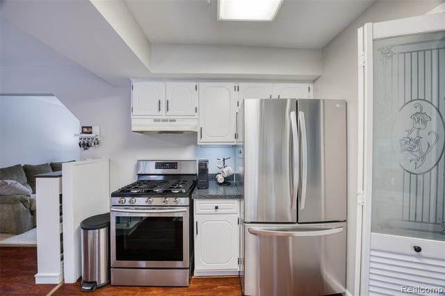 47185 Vanker Avenue, Shelby Twp, MI 48317