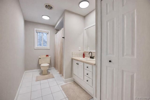 47185 Vanker Avenue, Shelby Twp, MI 48317