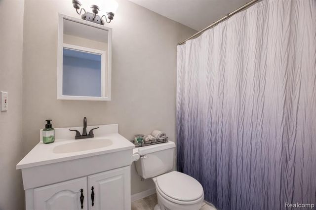 47185 Vanker Avenue, Shelby Twp, MI 48317