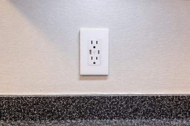 47185 Vanker Avenue, Shelby Twp, MI 48317