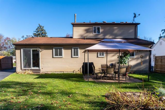 47185 Vanker Avenue, Shelby Twp, MI 48317