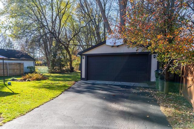 47185 Vanker Avenue, Shelby Twp, MI 48317