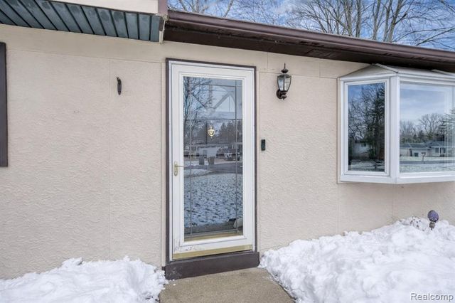 47185 Vanker Avenue, Shelby Twp, MI 48317