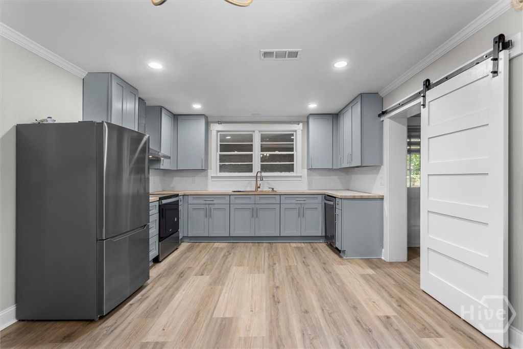 Image 17 of property listing at 1804 Vassar Street, Savannah, GA 31405
