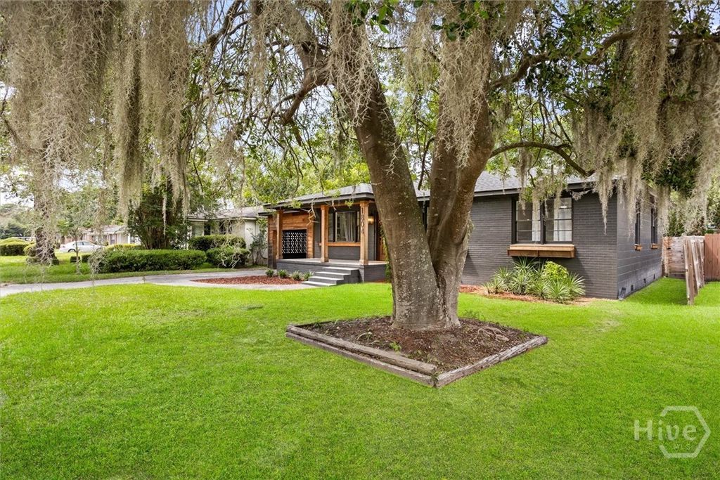 Image 4 of property listing at 1804 Vassar Street, Savannah, GA 31405