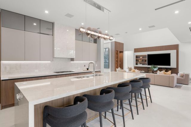 2717 NE 29th St, Fort Lauderdale, FL 33306