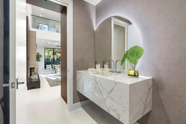 2717 NE 29th St, Fort Lauderdale, FL 33306