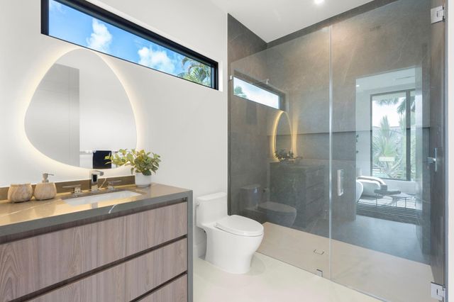 2717 NE 29th St, Fort Lauderdale, FL 33306