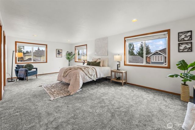 928 N Heatherwood W, Tacoma, WA 98406