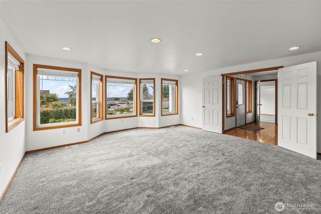 928 N Heatherwood W, Tacoma, WA 98406