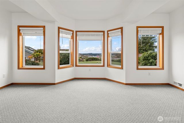 928 N Heatherwood W, Tacoma, WA 98406