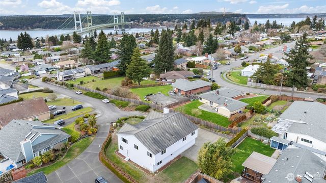 928 N Heatherwood W, Tacoma, WA 98406